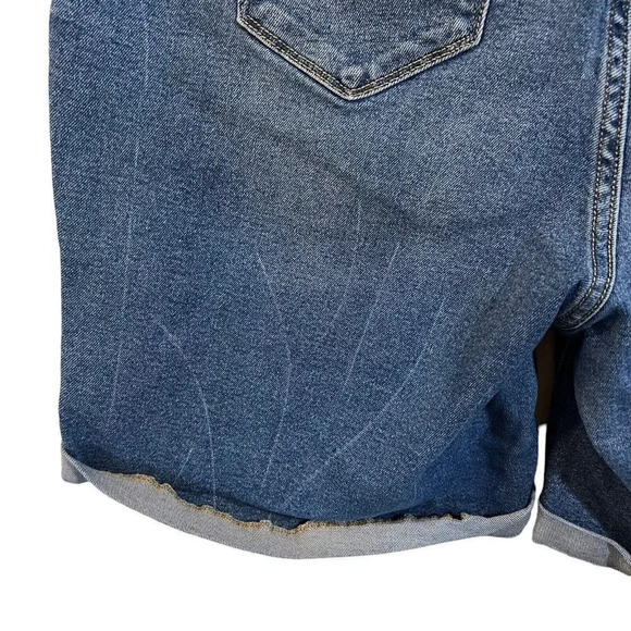Old Navy Distressed Shorts Plus Size 22 Medium Wash Frayed Holes Cuffed Hem Blue - Picture 7 of 10